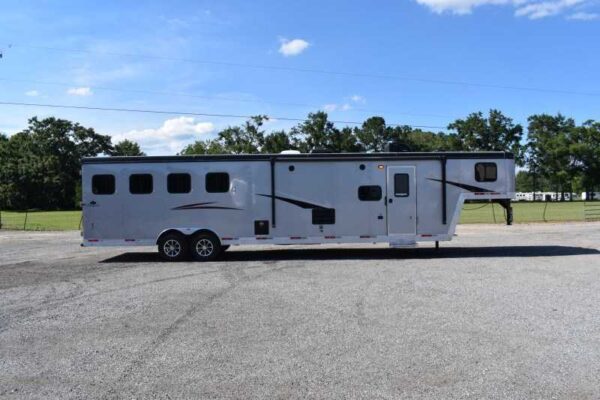 2022 Bison Desperado 8413BG 4 Horse Trailer with 13′ Short Wall