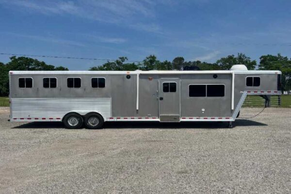 2006 Featherlite 8412LQ 4 Horse Trailer with 12′ Short Wall