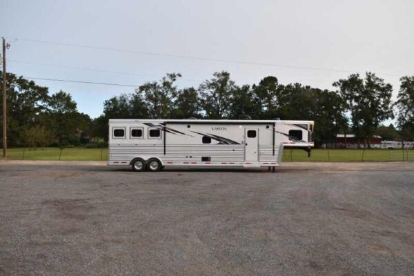 2021 Lakota BIGHORN 8316SRGLQ 3 Horse Trailer with 16′ Short Wall