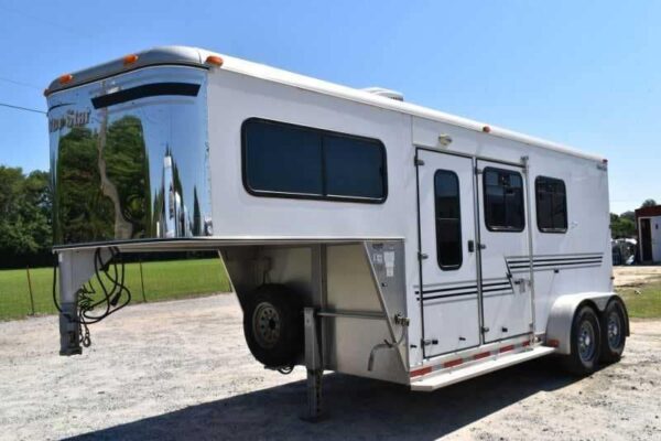 Used 2005 Silver Star 2HGNLQ 2 Horse Trailer with 4′ Short Wall