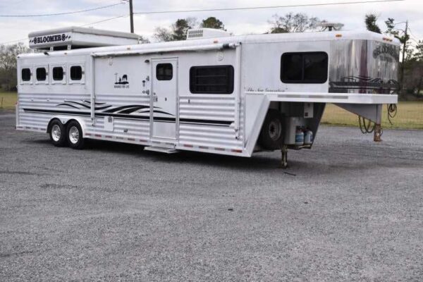 2003 Bloomer 8414LQ 4 Horse Trailer with 14′ Short Wall