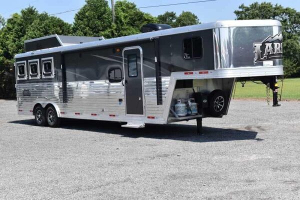 2020 Bison Laredo 3 Horse Trailer with 11′ Short Wall