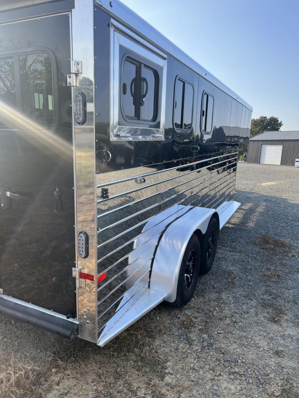 2022 Sundowner 3 Horse Slant GN Trailer - Image 4