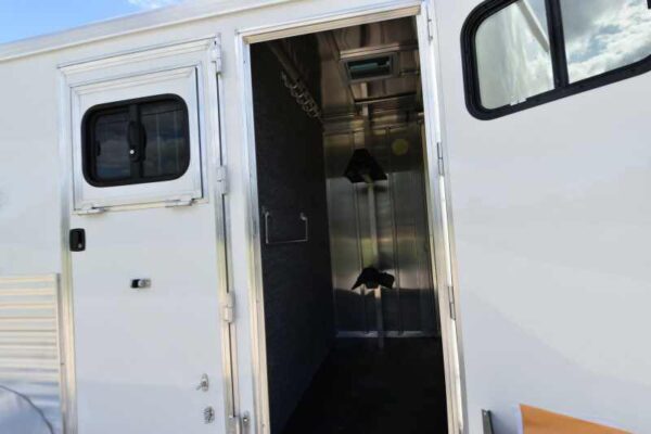 2018 Lakota 2HBPST 2 Horse Trailer - Image 6