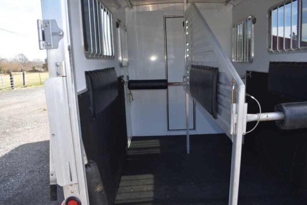 2005 Featherlite 2HST 2 Horse Trailer - Image 9