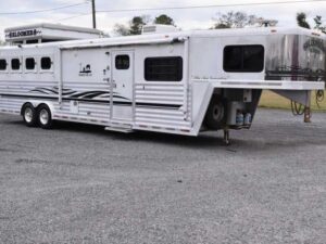 2003 Bloomer 8414LQ 4 Horse Trailer with 14′ Short Wall