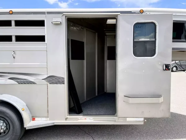 2001 Titan 3 Horse Gooseneck - Image 3