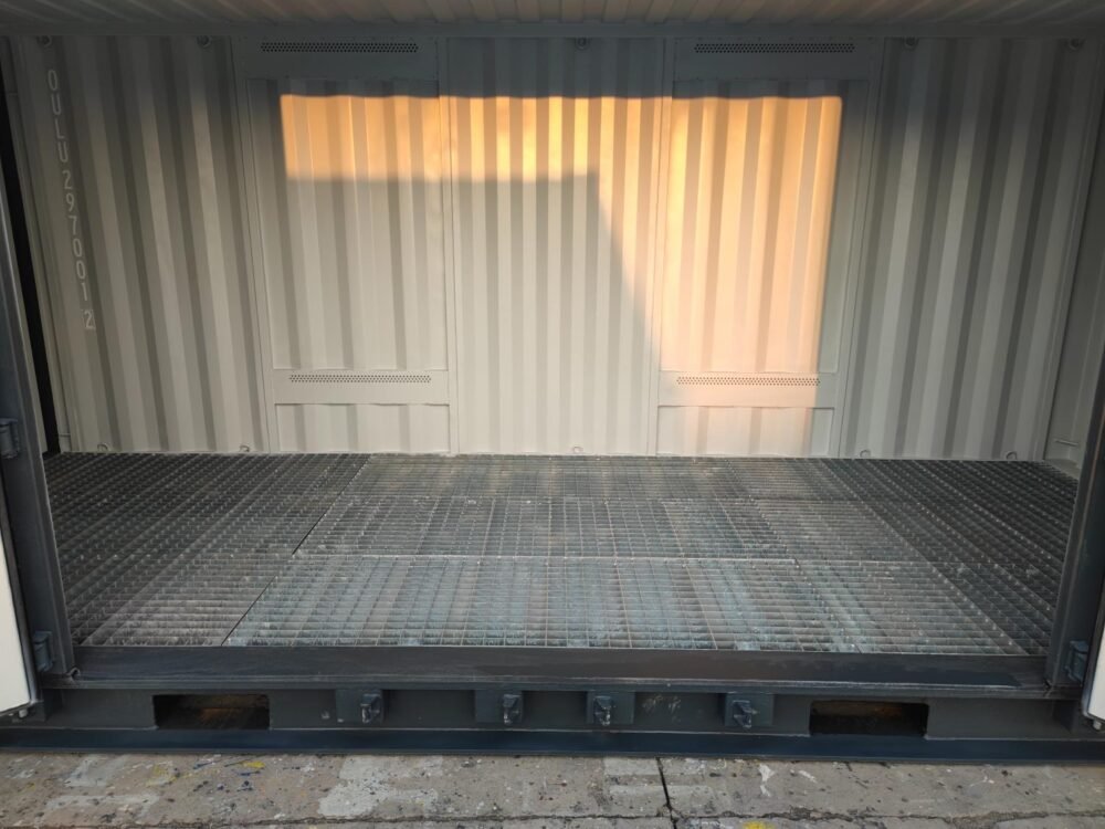 20′ hazardous waste container, side opening - Image 3