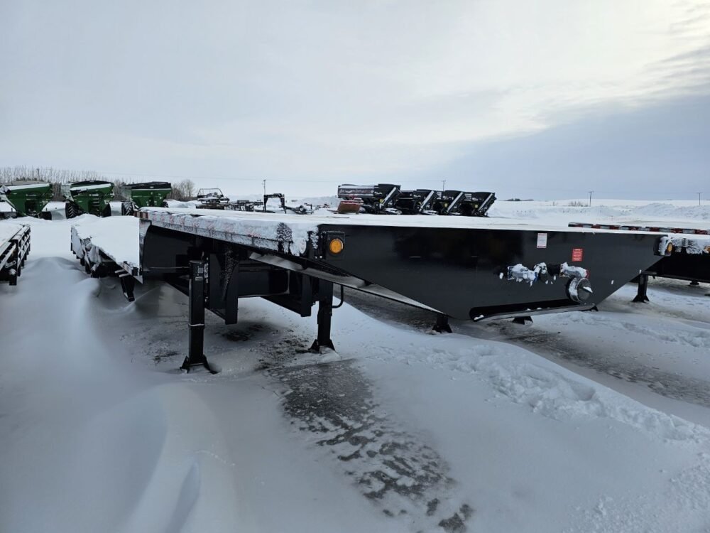 2025 Behnke STX 53′ Semi Style Sprayer - Image 4