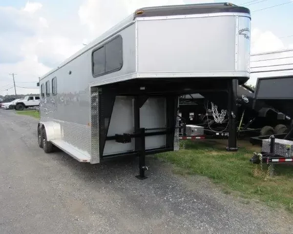 Homesteader Stallion 3 Horse Gooseneck Trailer – Slant Load